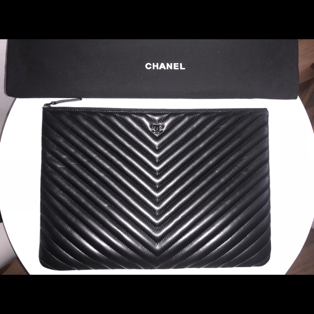 Chanel Large Pouch Lambskim & Black tone metal